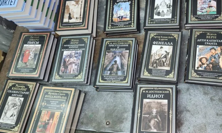 На кордоні з Польщею митники вилучили партію книжок, надрукованих в Росії