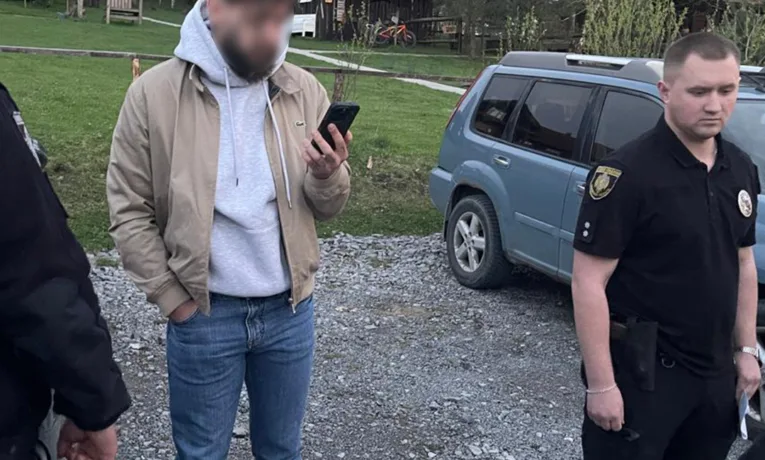 На Львівщині поліцейські затримали зловмисника за підозрою у замаху на вбивство