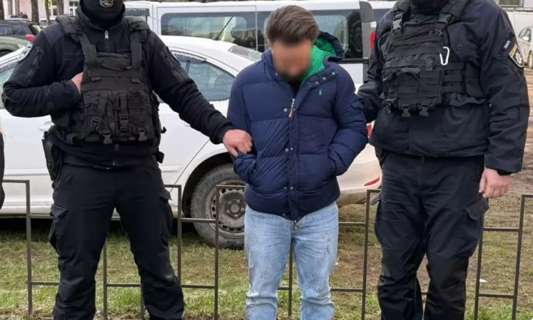 Правоохоронці Львівщини викрили злочинну групу, яка переправляла ухилянтів через систему “Шлях” (фото)