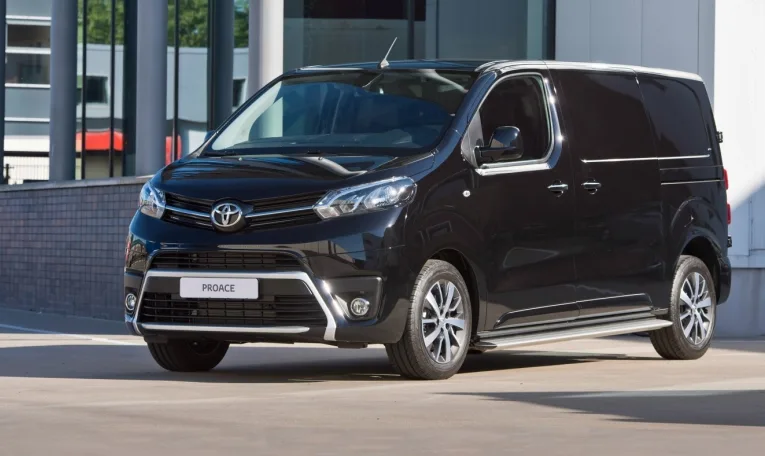 Львівська облрада купила мінівен Toyota 2025 року випуску за 2,6 млн грн