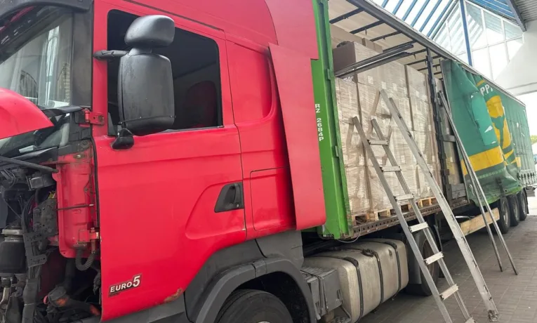 Compliment «провалився»: іноземець намагався вивезти з України через кордон на Львівщині контрабанду цигарок