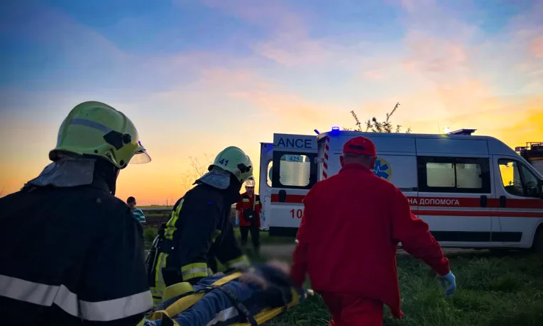 ДСНС: у Рудках на Львівщині 12-річна дитина впала з труби