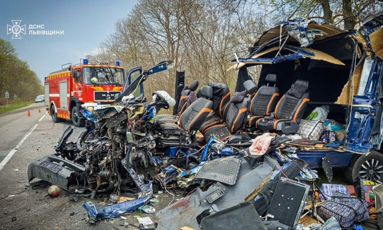 П’ятеро травмованих і двоє загиблих: наслідки масштабної ДТП на Львівщині