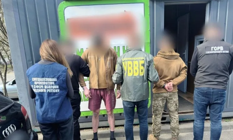 На Львівщині курсанта військового вишу підозрюють у незаконному переправленні людей за кордон