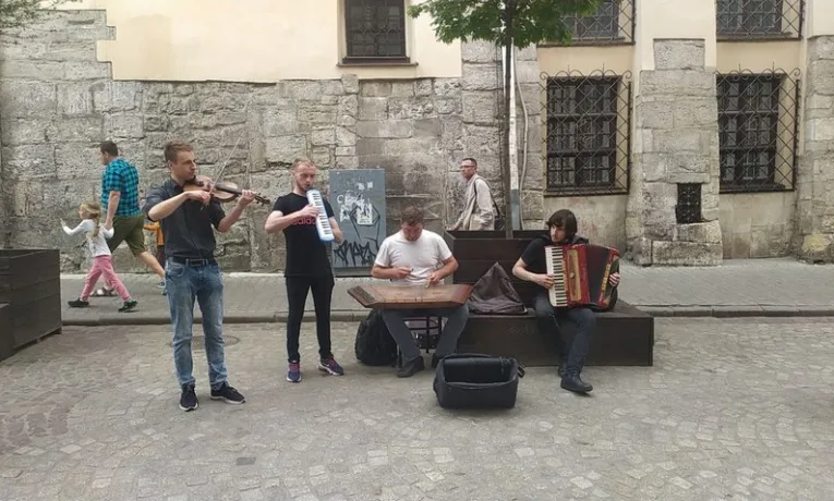 У Львові врегулюють роботу вуличних фотографів та змінять правила для музикантів