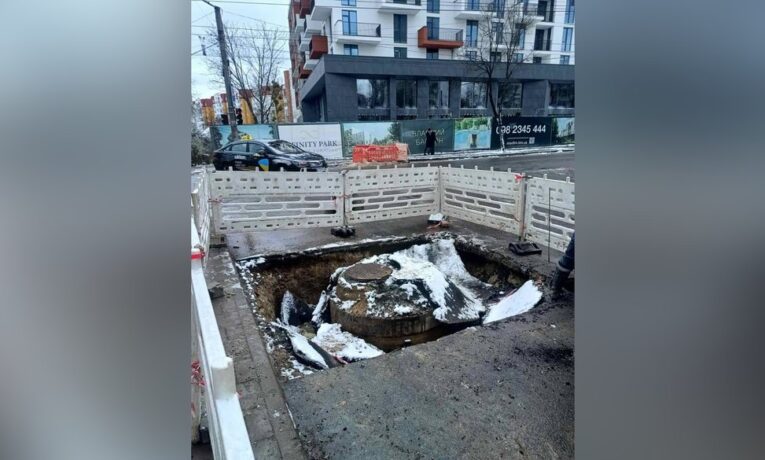 У Львові виникло провалля на перехресті вулиць Липова Алея – Зелена