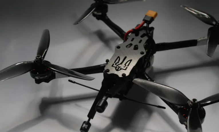 Судитимуть посадовицю Стрийської міськради, яка при закупівлі FPV-дронів для ЗСУ, завдала понад мільйон збитків бюджету громади