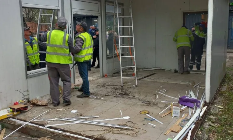 У Львові на вулиці Коновальця під час демонтування  МАФу виник конфлікт