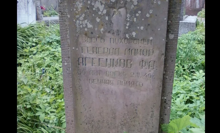 З мертвими, звісно, у Львові не воюють,  але оскома, все ж, бере…