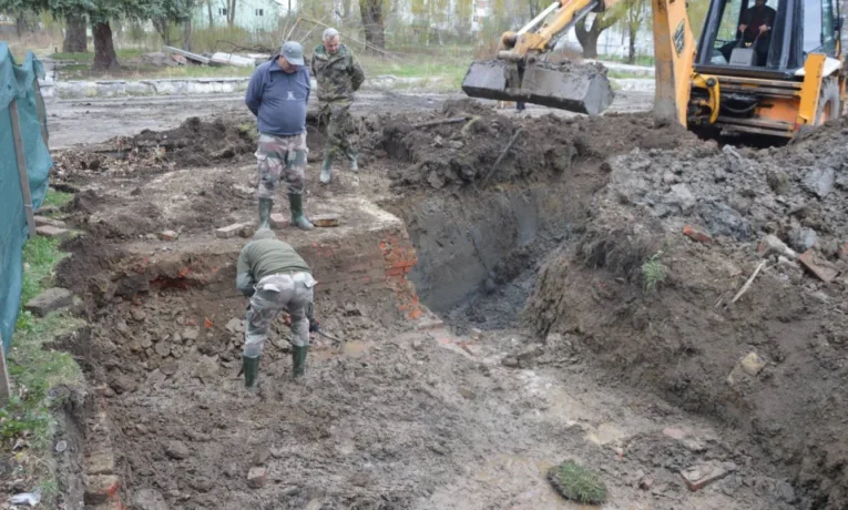 На Львівщині викопали останки 32 радянських солдатів, їх перепоховають