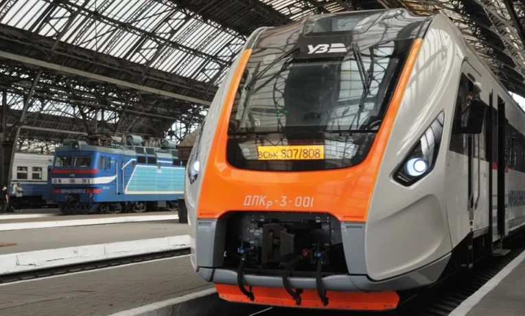 27-28 вересня зі Львова та Франківська курсуватимуть регіональні потяги в напрямку Карпат