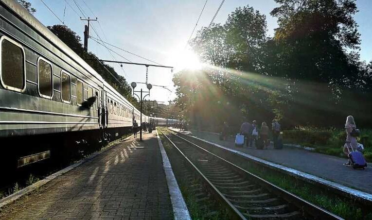На Великодні свята Укрзалізниця запустить додатковий поїзд з Києва до Львова