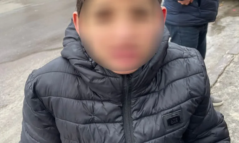 Двоє юнаків зухвало пограбували пенсіонера у центрі Дрогобича на Львівщині