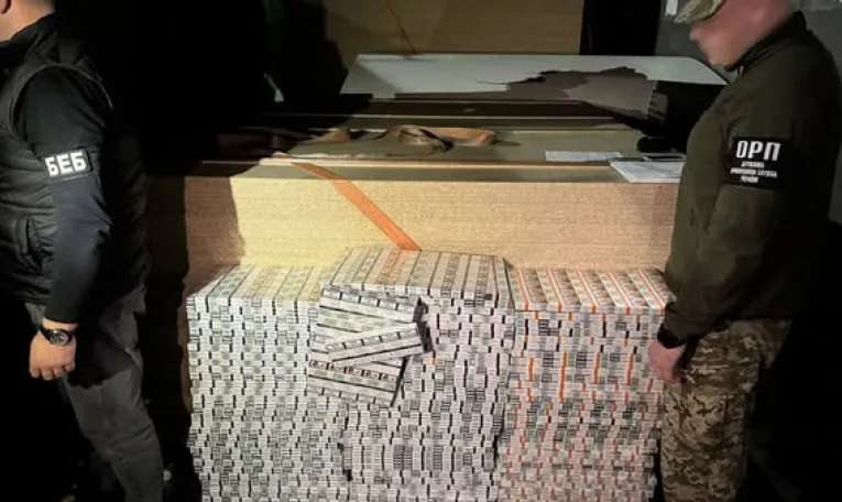 На кордоні з Польщею виявили контрабанду сигарет у вантажному поїзді