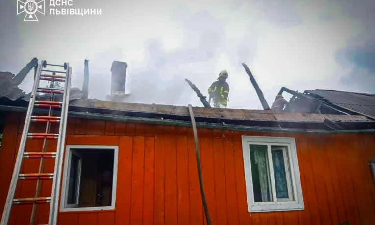 На Львівщині горіла житлова будівля