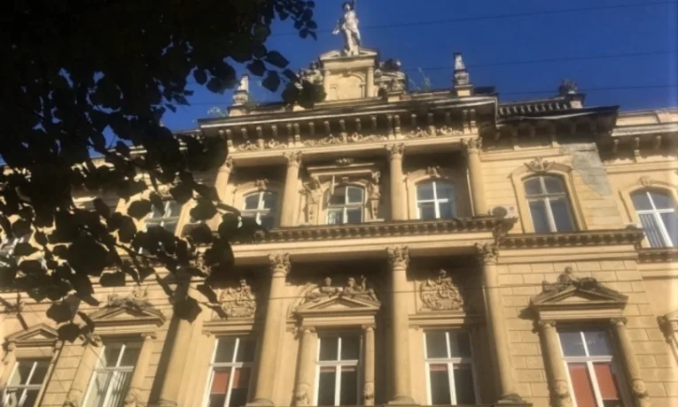 Львівська облрада продає будинок з Меркурієм бізнес-партнеру Матківського