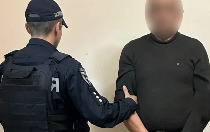 У Львові чоловік поранив ножем двох сусідів