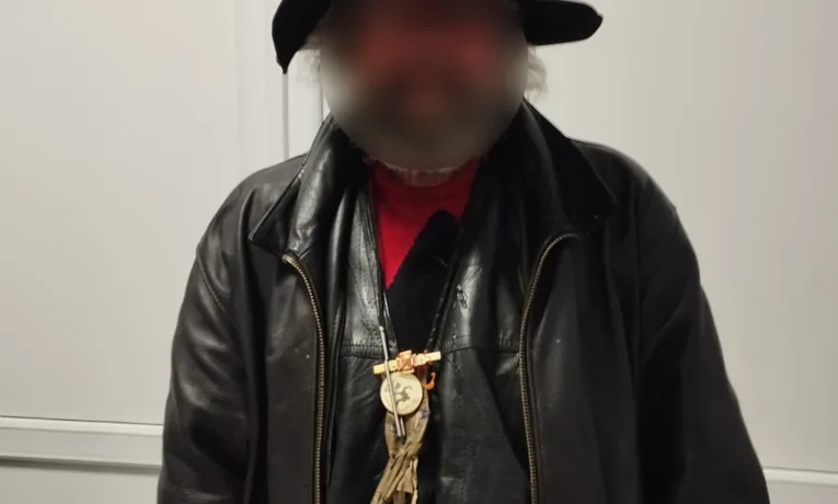 У Львові вандал зірвав прапори з меморіалу на алеї Героїв