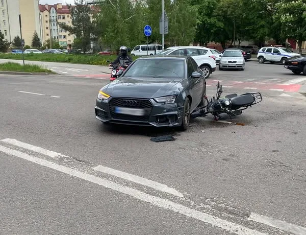 У Львові внаслідок зіткнення з автомобілем травмований мотоцикліст