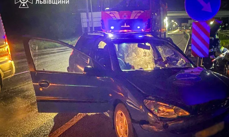 Унаслідок ДТП біля Львова травмувалися жінка з дитиною