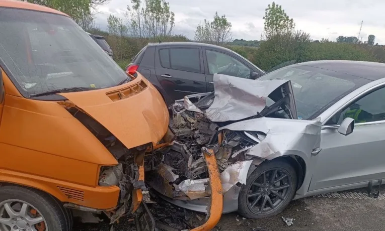 На Львівщині зіткнулися мікроавтобус та легковик, загинула жінка