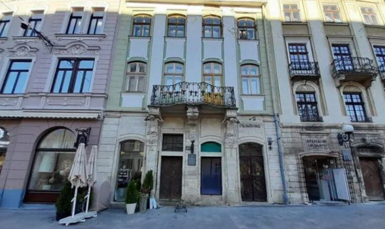 Суд підтвердив штраф за самовільні роботи у кам’яниці Зухоровичовській на площі Ринок, 40 у Львові