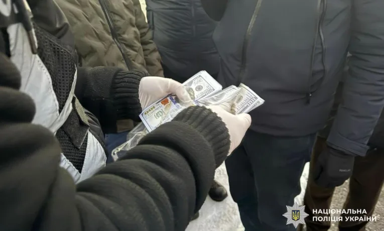 У Львові затримали шахрая, який обіцяв чоловікам працевлаштувати в оборонній сфері та виїзд за кордон