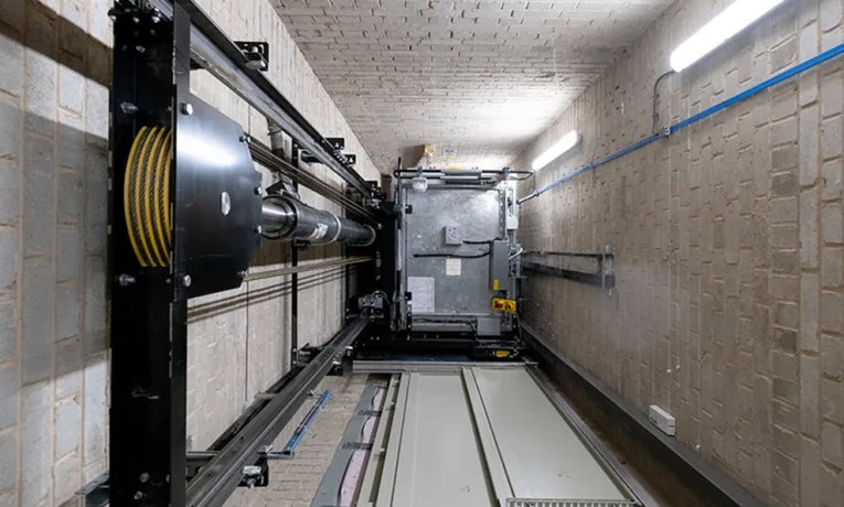 У Львові двом посадовцям комунального підприємства оголосили про підозру через смерть жінки у ліфті