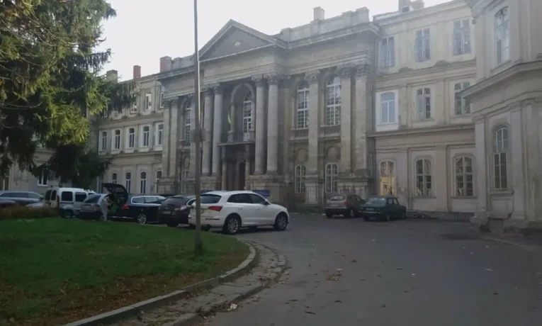 Львівська облрада замовила ремонт під кабінет МРТ зі значною переплатою