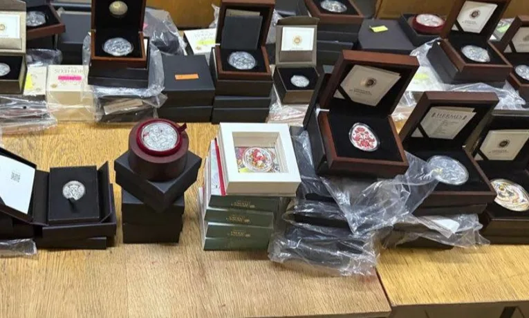 На Львівщині викрили контрабанду взуття та монет на 350 тисяч гривень