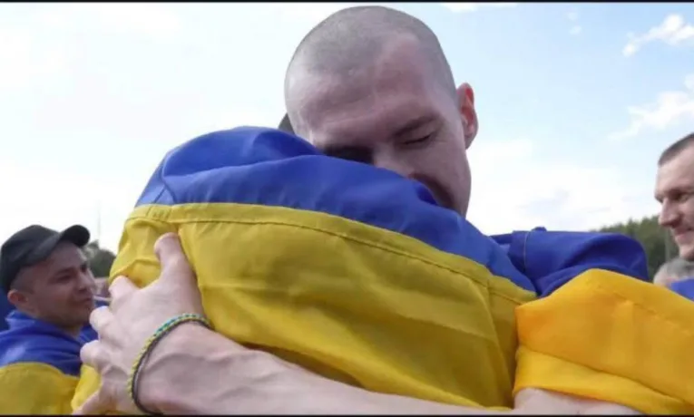 Шестеро військовополонених зі Львівщини повернулися з російської неволі у межах першого етапу обміну “1000 на 1000”