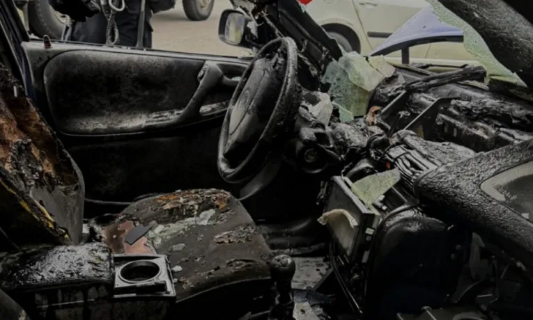 У Львові спалахнув припаркований Opel Astra