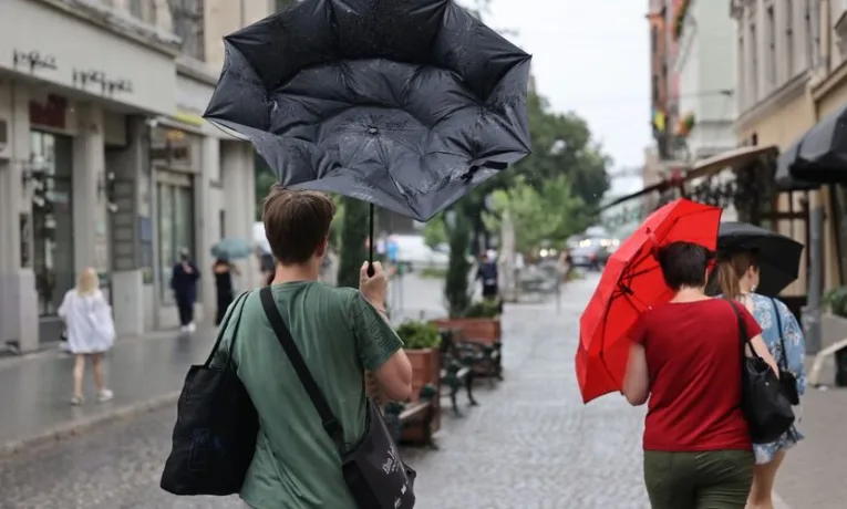 Львівські синоптики оголосили штормове попередження на сьогодні