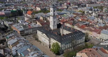 У Львові можуть затримати зарплати водіям трамваїв, тролейбусів та двірникам через блокування платежів