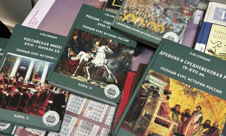 На Львівщині прикордонники вилучили в українця 36 книг з російською пропагандою