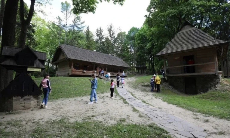 Відвідувачка Шевченківського гаю повідомила про сексуальне домагання з боку працівника