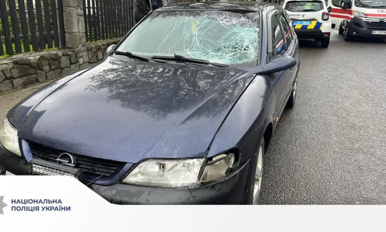 У Сколе авто збило дитину, постраждала в лікарні