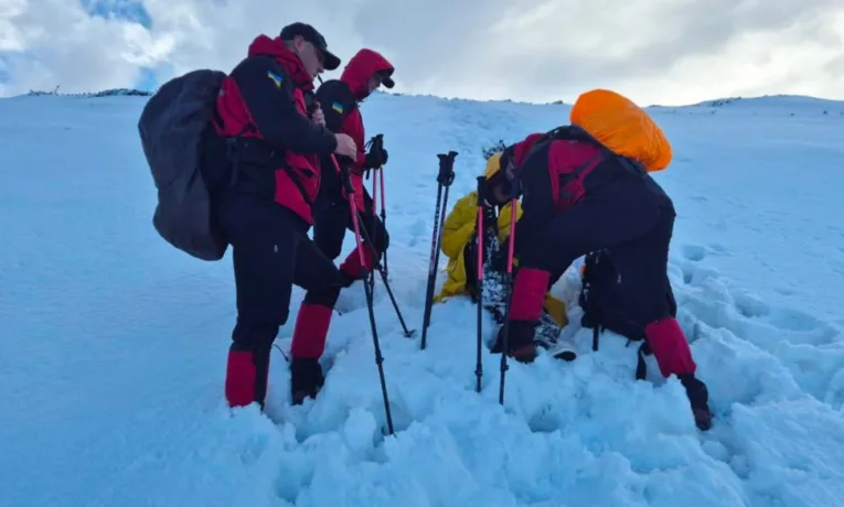 Рятувальники допомогли туристці зі Львова зійти з Говерли