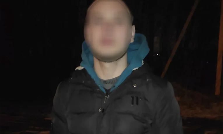 У Львові 19-річний хлопець погрожував зброєю продавчині кіоску