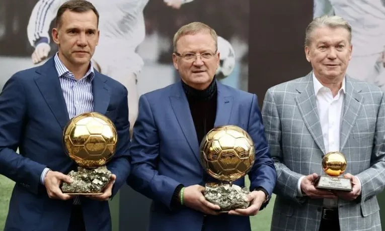 До Львова привезли три “Золоті м’ячі”, які виборювали українські футболісти