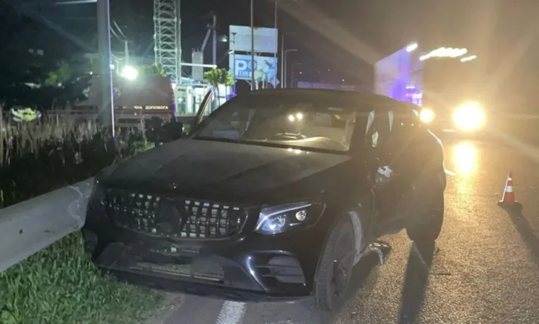 На Львівщині зіткнулися автомобілі: двоє людей отримали травми