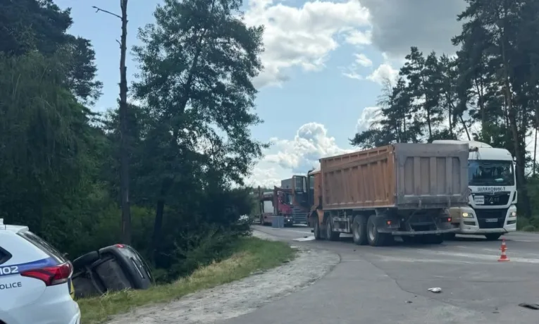 На Львівщині унаслідок ДТП з вантажівкою травмовані дитина та літня жінка