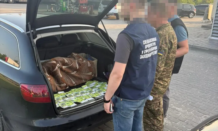 На Львівщині ДБР викрило підполковника, який брав €15 000 за незаконне переправлення військовозобов’язаного через кордон