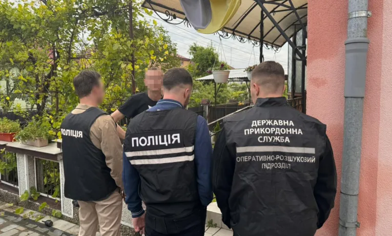 Вносив «клієнтів» до системи «Шлях»: на Львівщині затримали організатора схеми для втечі ухилянтів