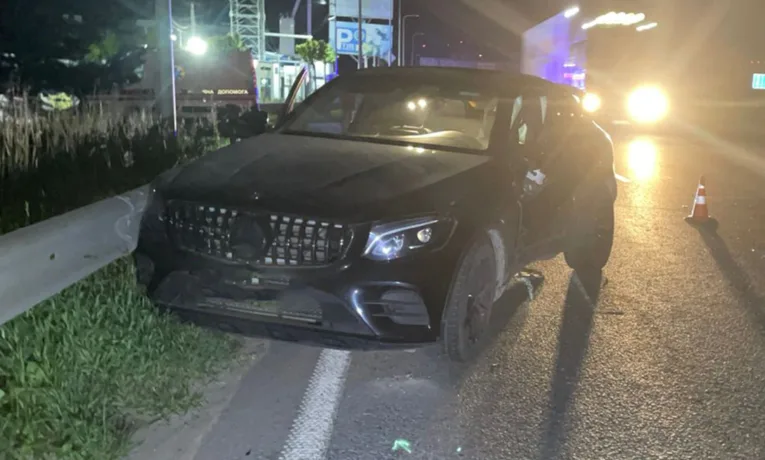 Скандальний заступник Дубневича потрапив у ДТП на незадекларованому Mercedes