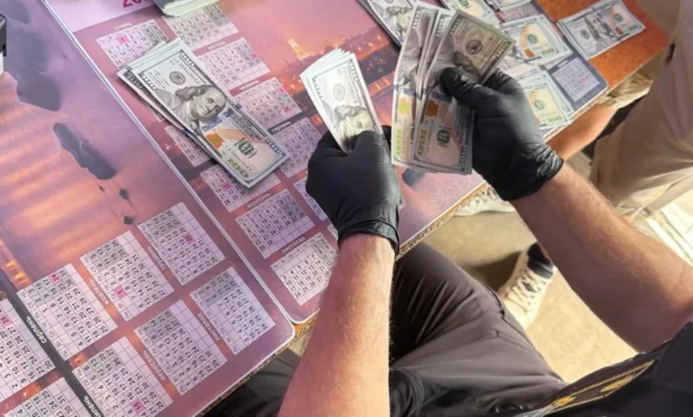 Львівські митники виявили незадекларованих понад 25 тис. доларів та близько 10 тис. євро