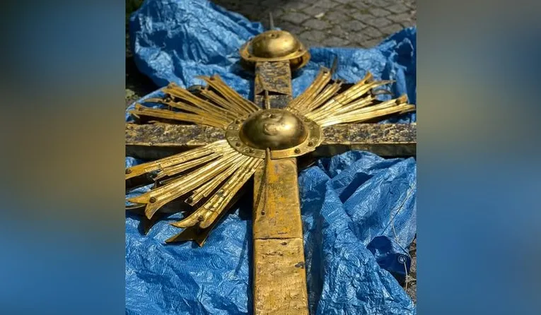 У Львові зняли головний хрест Собору святого Юра для реставрації