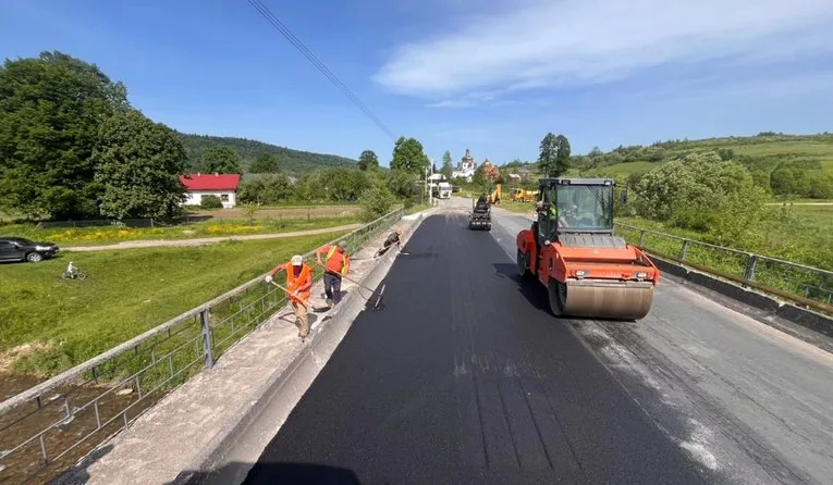 На Львівщині завершили ремонт трьох мостів на дорозі “Стрілки–Новий Кропивник”