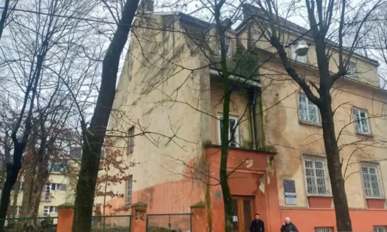 Львівська облрада продавала історичну будівлю, де колись була поліклініка онкоцентру