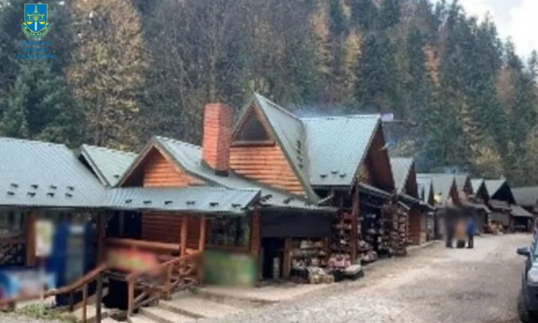 Підприємця зобов’язали знести магазин біля водоспаду “Кам’янка” на Львівщині